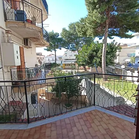 Incantevole Con Parcheggio Custodito דירה